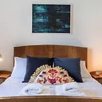 Dome 4* موستا
