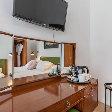 Dome Bed & Breakfast 4*