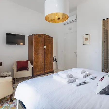 Dome Bed & Breakfast 4*