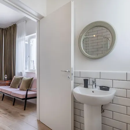 Dome Bed & Breakfast 4*